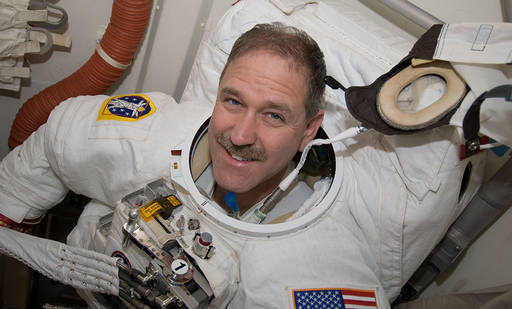 John Grunsfeld - ex astronauta da NASA - Aliens Podem nos rastrear